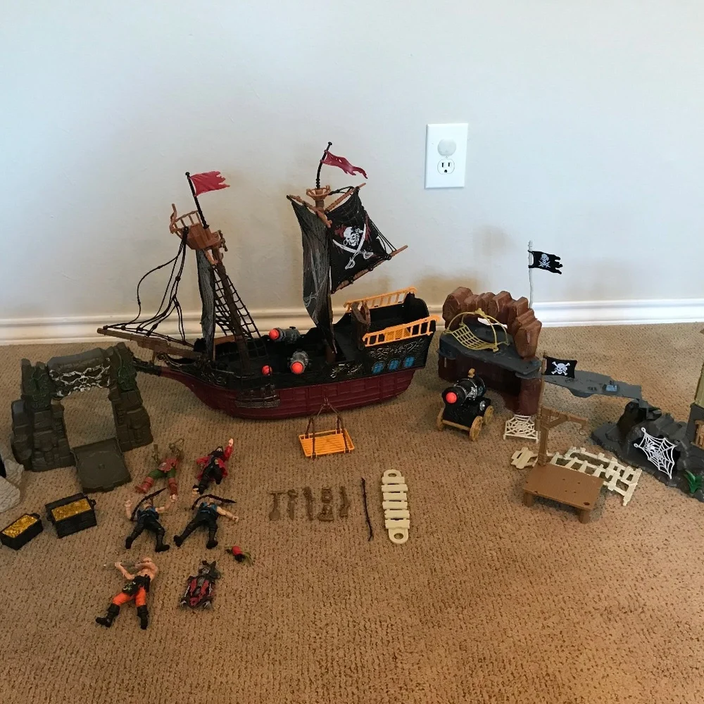 True Heroes Pirate Ship and Action Figure Toy Lot